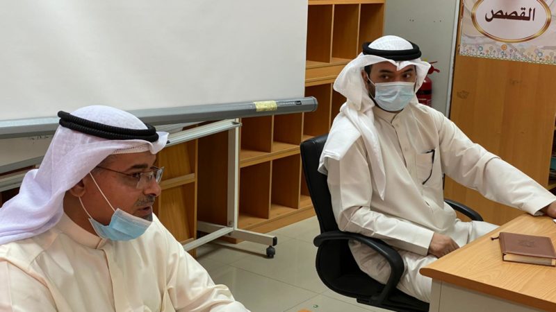 مدير المدرسة يترأس الاجتماع الأول لفريق التحسين الداخلي
