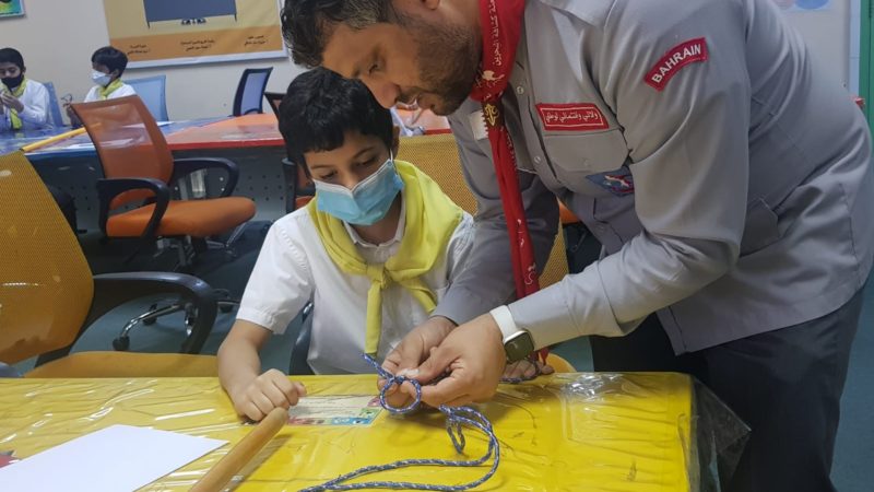 الأستاذ يعقوب حجاب يقدم ورشة “العقد الكشفية” لكشافة مدرسة عقبة بن نافع