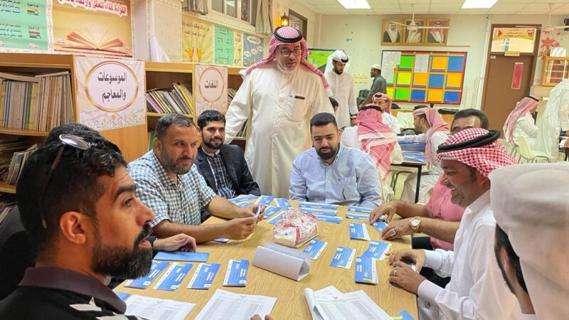 بالصور: فريق عمل الفارابي يستكمل تجهيز الملفات التعريفية