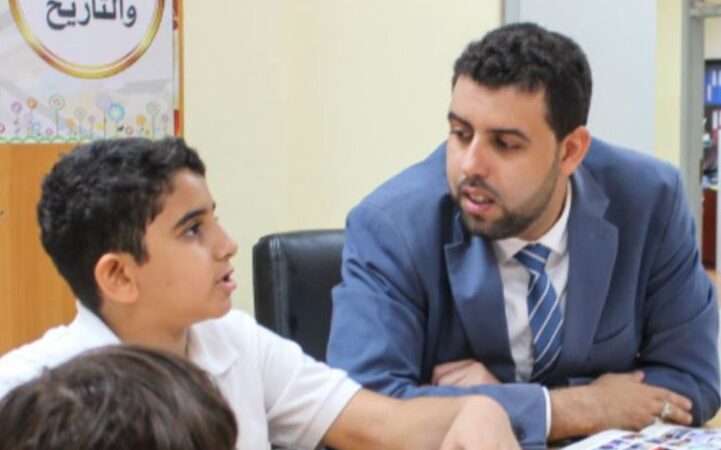 مجلة “مدارس” تختار الأستاذ أيمن جعفر عياد “معلم الشهر” للعدد 73