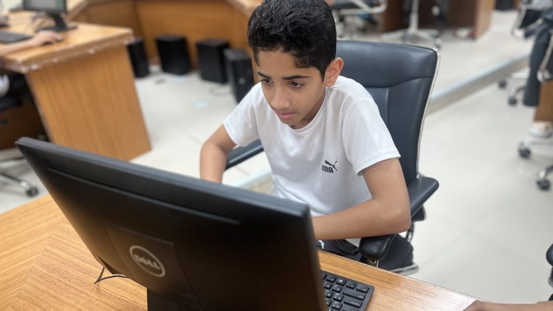 تحسين مهارة القراءة الانجليزية باستخدام الأدوات التكنولوجية