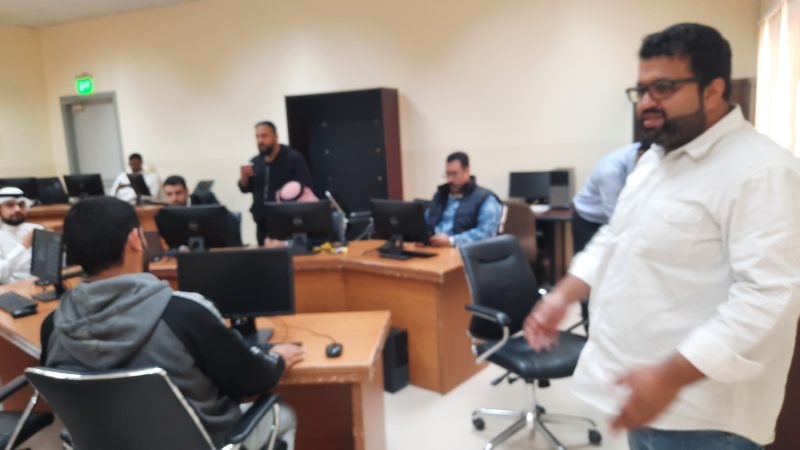 معلمو “الفارابي” يطورون مهاراتهم الرقمية في ورشة “Microsoft OneNote”