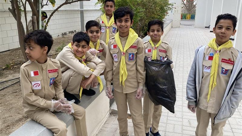 كشافة الفارابي تشارك في تنظيم حديقة المدرسة