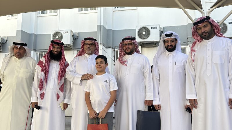 تكريم أولياء أمور الطلاب المشاركين في المسابقات الثقافية